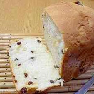 薄力粉１００％　カリふわレーズン食パン